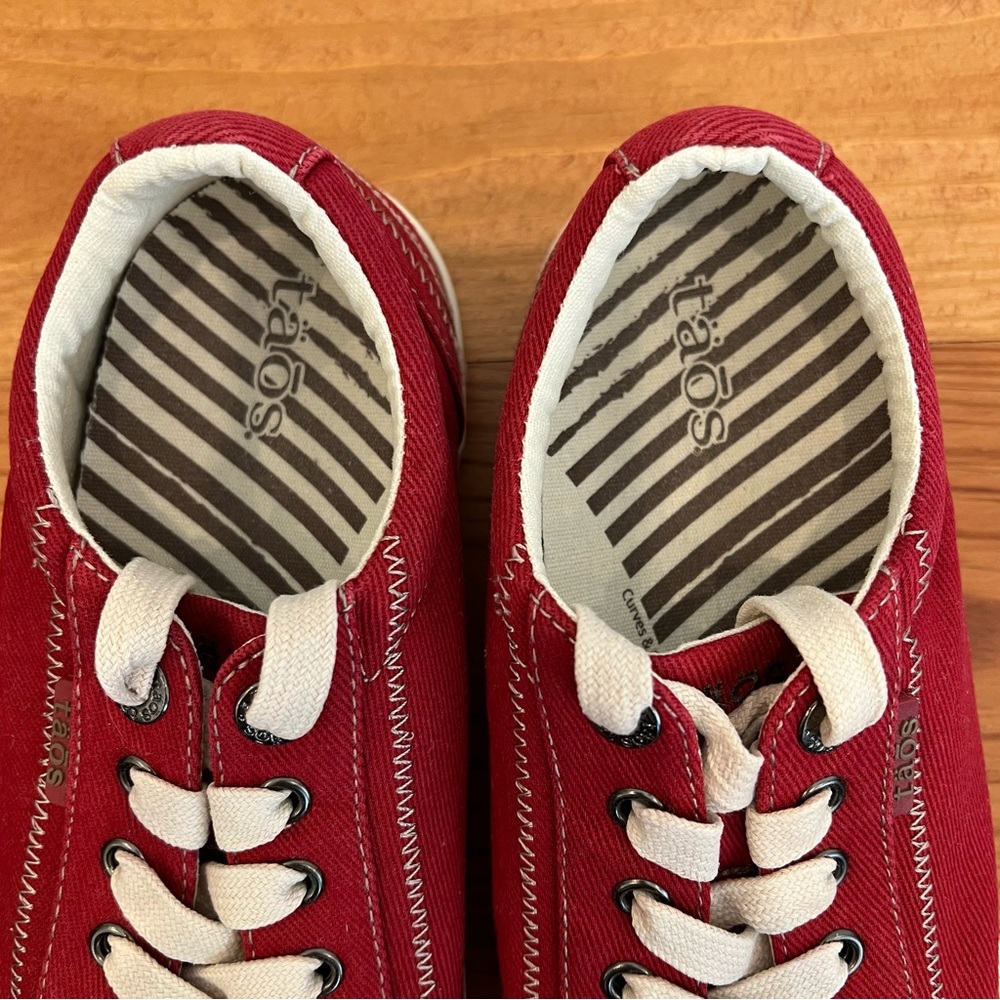 Taos Sneakers Womens 9 Red Canvas Lace Up Moc Star Walking Shoes Comfort Casual - Picture 14 of 15